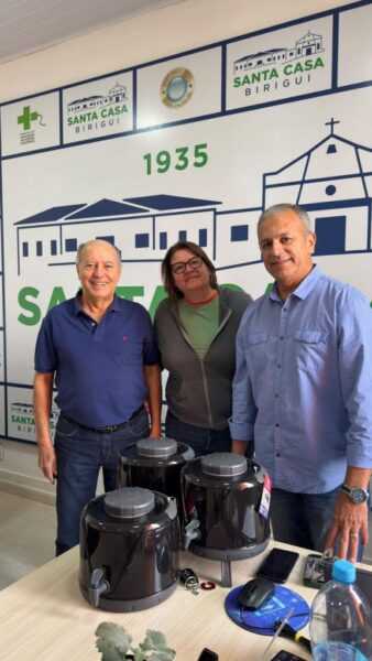 Loja Maçônica Paz e Progresso doa galões térmicos à Santa Casa de Birigui loja-maconica-paz-e-progresso-doa-galoes-termicos-a-santa-casa-de-birigui