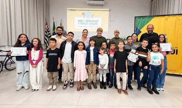 Alunos de Birigui recebem notebooks, celulares e bicicletas em concurso sobre meio ambiente alunos-de-birigui-recebem-notebooks,-celulares-e-bicicletas-em-concurso-sobre-meio-ambiente
