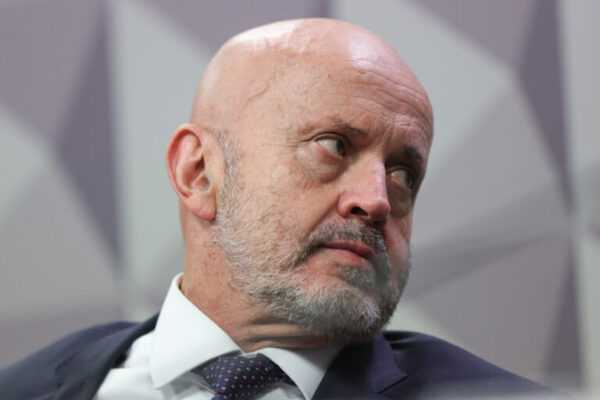 Mendonça manda Papuda explicar suposta pressão por delação do “Careca do INSS” mendonca-manda-papuda-explicar-suposta-pressao-por-delacao-do-“careca-do-inss”