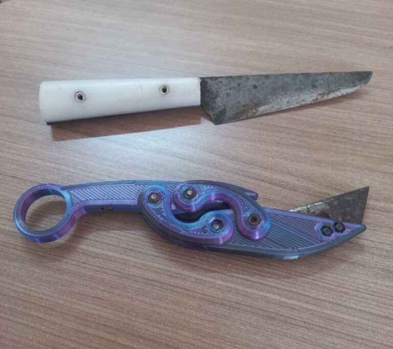 Adolescente de 14 anos é flagrada com faca e estilete dentro de escola em Brejo Alegre adolescente-de-14-anos-e-flagrada-com-faca-e-estilete-dentro-de-escola-em-brejo-alegre